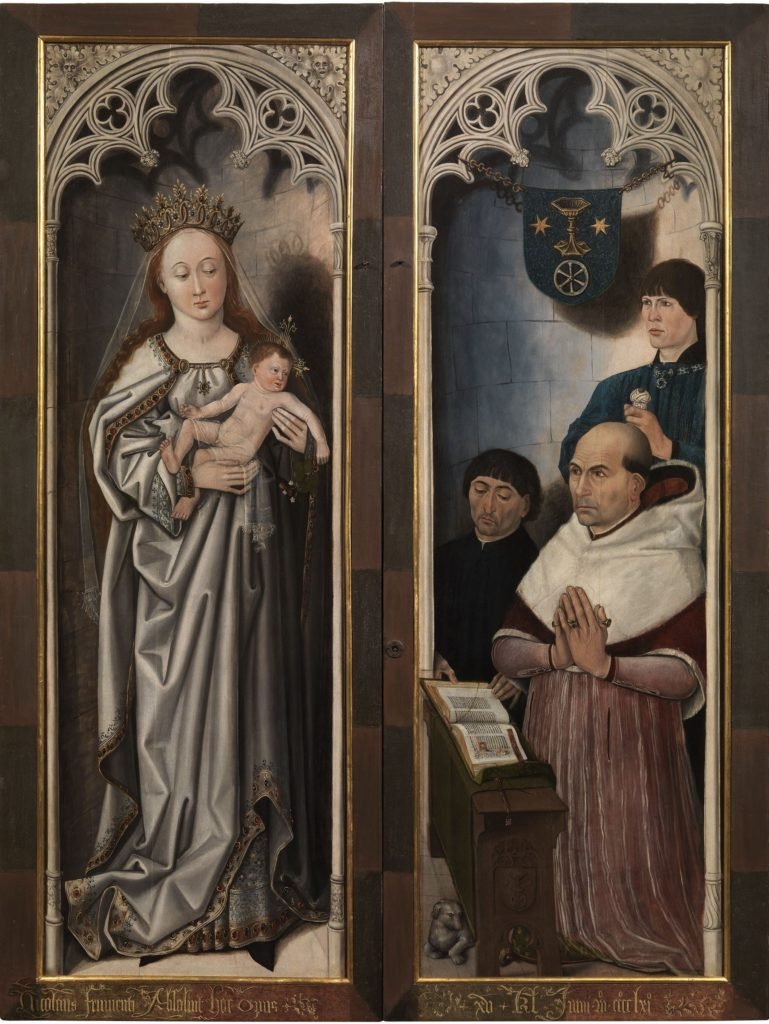 O tríptico fechado. Com o Bispo Francesco Coppini em oração em frente a Maria e o Menino Jesus.
